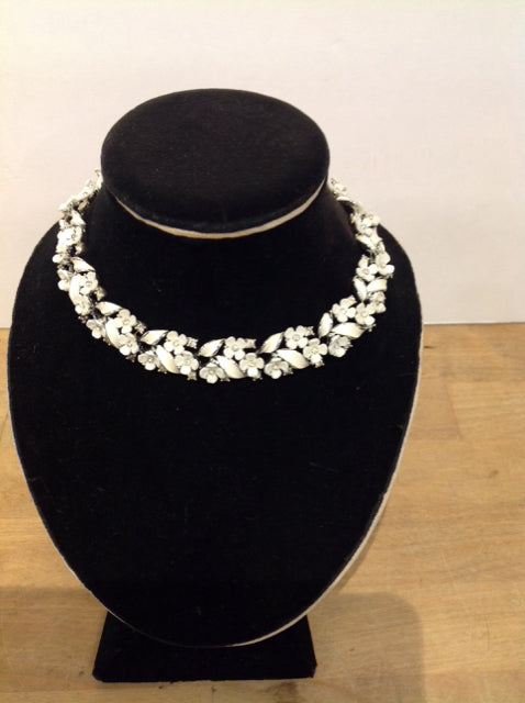 White Flowers w/Rhinestones Necklace