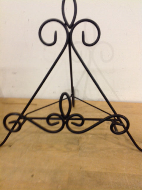 17" Black Metal Scroll Stand