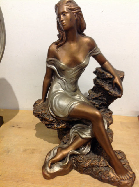 16" Austin Gold & Silver Female Statue