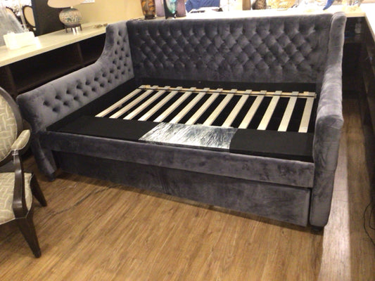 Daybed- Grey Tufted Velvet