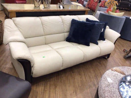 Ekornes Collection Oslo Cream Leather Sofa