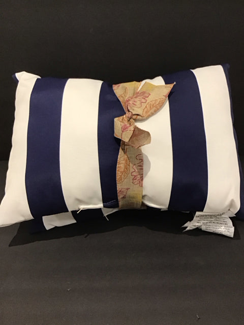 Set/2 Blue/White Wide Striped Pillows