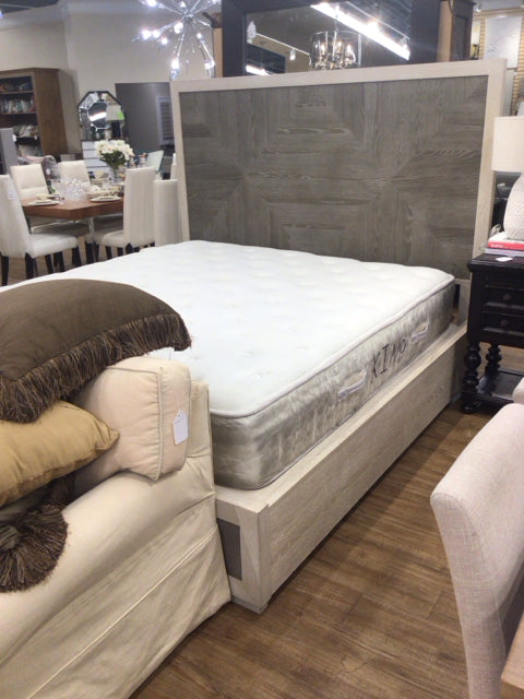 Universal Furniture Modern Mist Panel Two Tone King Bed