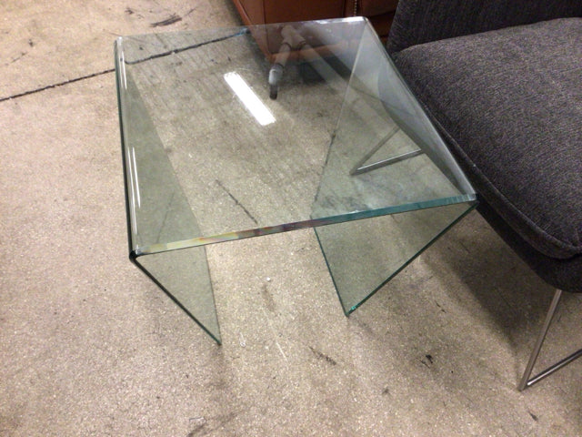 20" X 19 1/2"Glass Curved End Table