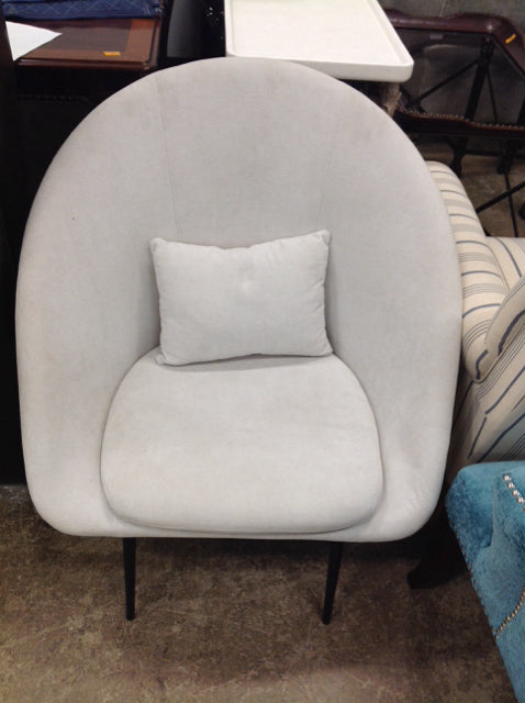 White Velvet Tufted Armchair w/Pillow