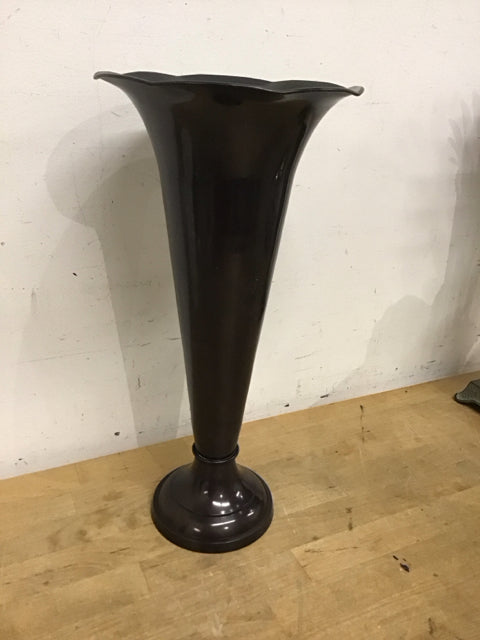 16" Gray Metal Tulip Vase