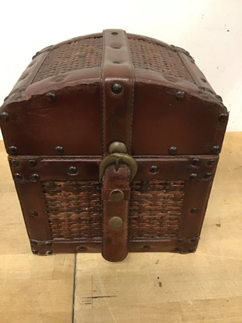 9"x8.5" Vintage Wooden Decorative Chest/Box