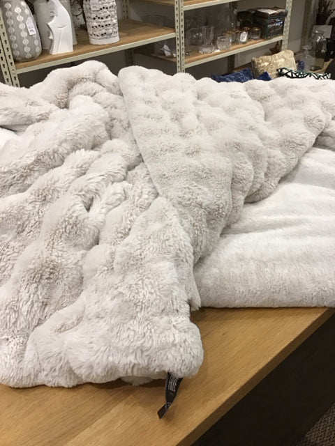 QUEEN Frye Champagne Faux Fur Comforter