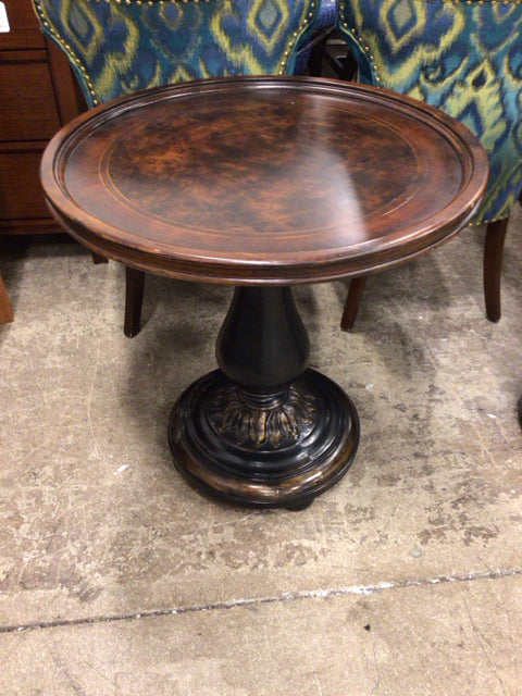 28" Hooker Furniture Round Wood Pedestal End Table