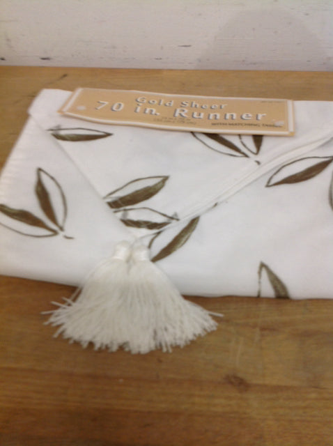 Runner- White Leaf W Tassels