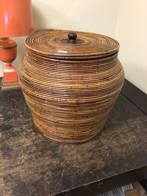 16" Woven Basket W/Lid