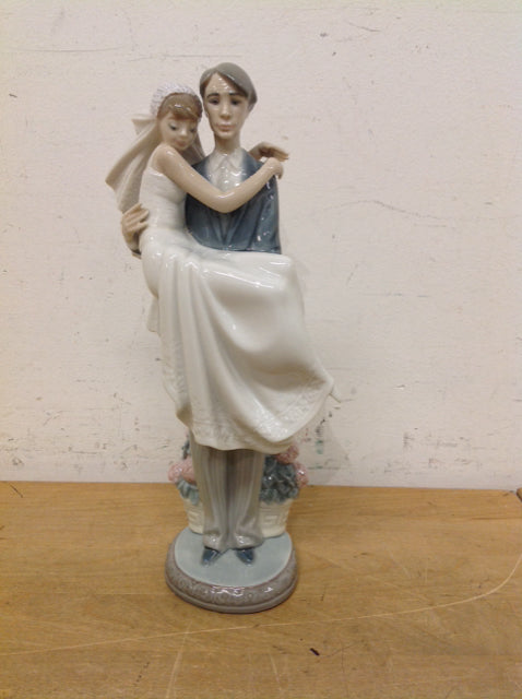10" Lladro Bride & Groom