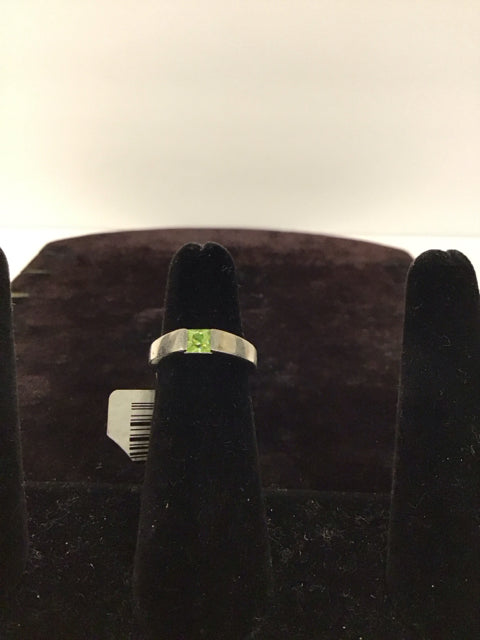 Silver Ring w/Faceted Green Stone