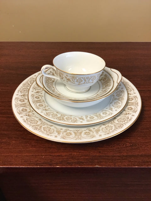 5 PPS For 12 Noritake Raphael +++ Serving