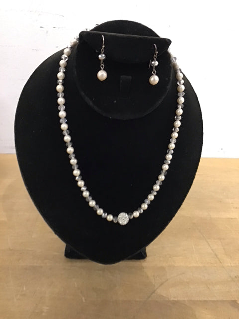Mother Of Pearl W/Crystals Earrings & Necklace Set