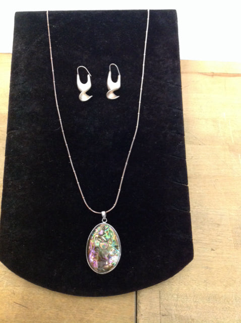 Abalone Pendant Necklace w/Earrings