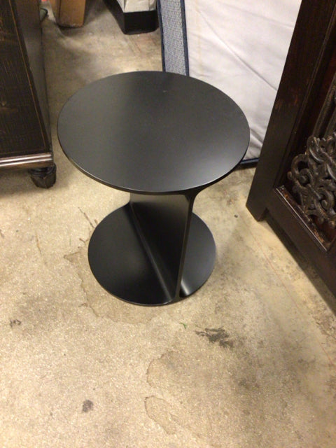 16x18.5 RH Steel I Beam Accent Table