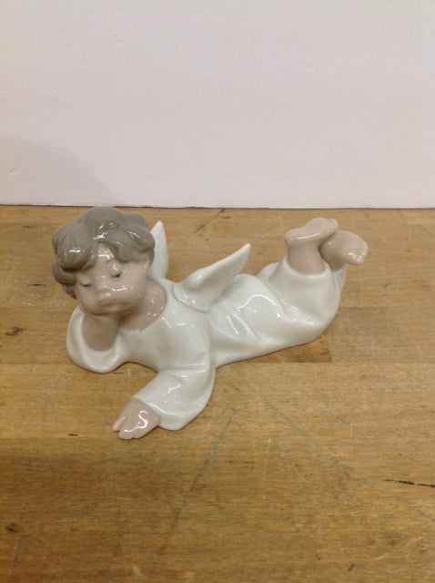 6" Lladro Angel Reclining