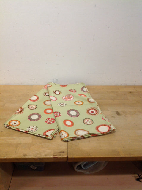 12 Green w/ Plate Design Placemats