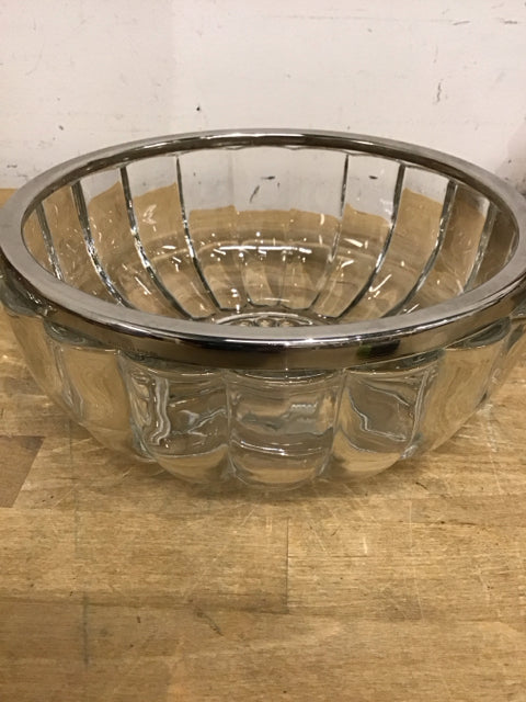8.5" Scalloped Round Silver Plated Trim Bowl