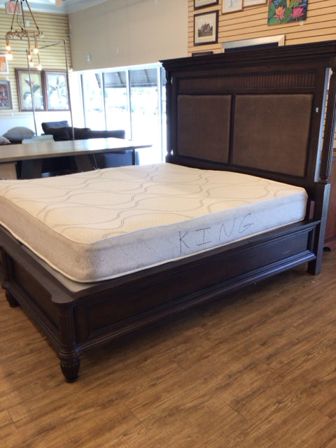 Havertys Furniture Dark Brown Wood & Fabric Panel King Bed