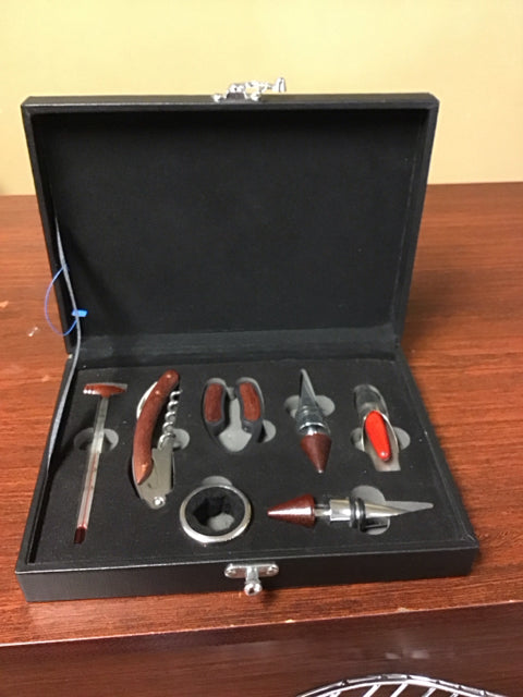 Wine Gift SetW/Black Leather Like Box