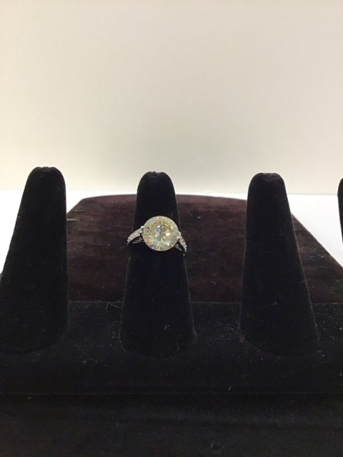 Silver Ring w/Light Yellow Center Stone