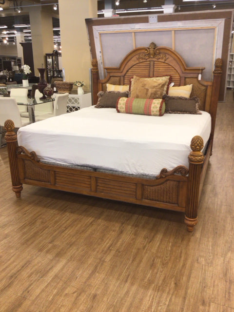 AS-IS TB Style Wood Panel King Bed(Damage To FB)