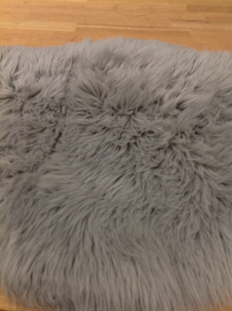 Rug- 36" Grey Faux Fur