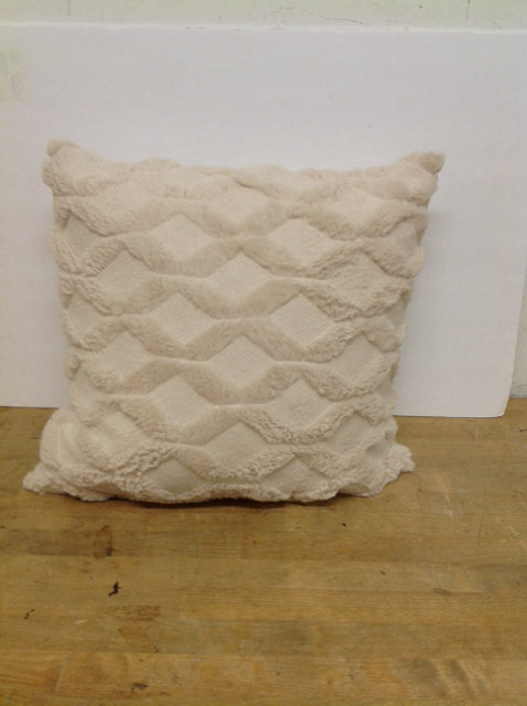 18" Ivory Chain Quilted Velour Pillow