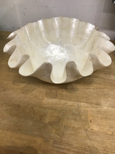 13"x6" Cream Capriz Shell Bowl