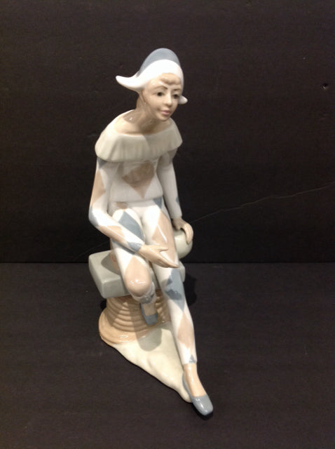 11" Lladro Sitting Harlequin