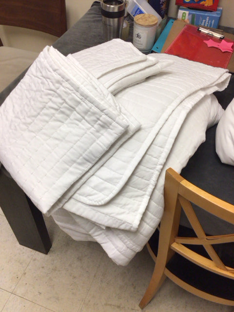 City Furniture King White 3 PC Coverlet W/2 Shams