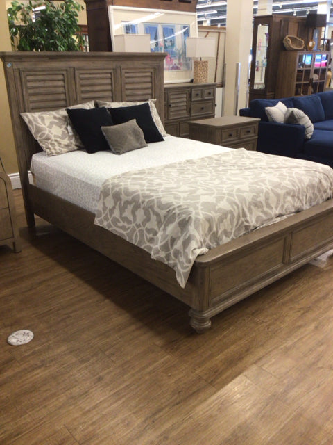 Havertys Furniture Forest Park Queen Bed