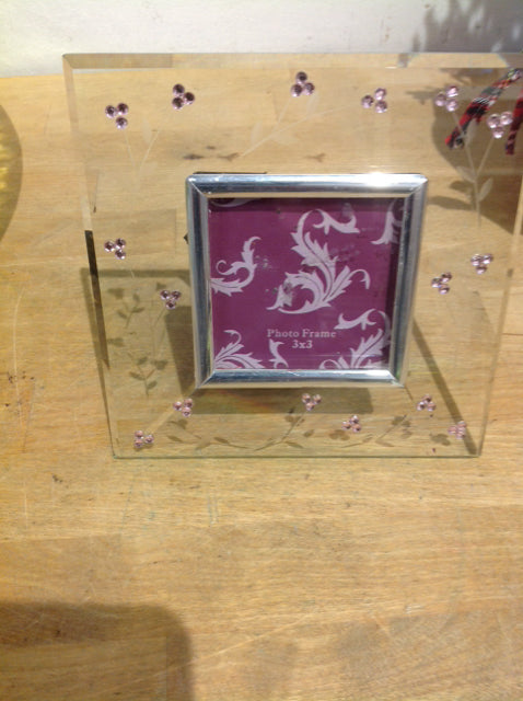 Photo Frame- 3" Lilac Flower Glass