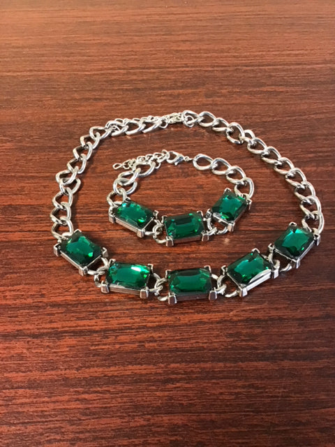 2 PC Silvertone W/Emerald Like Stone Necklace & Bracelet