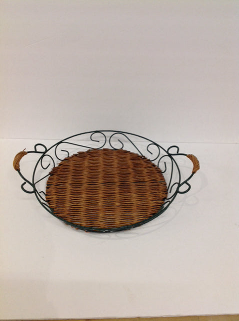 13" Rd Metal Tray w/Woven Base