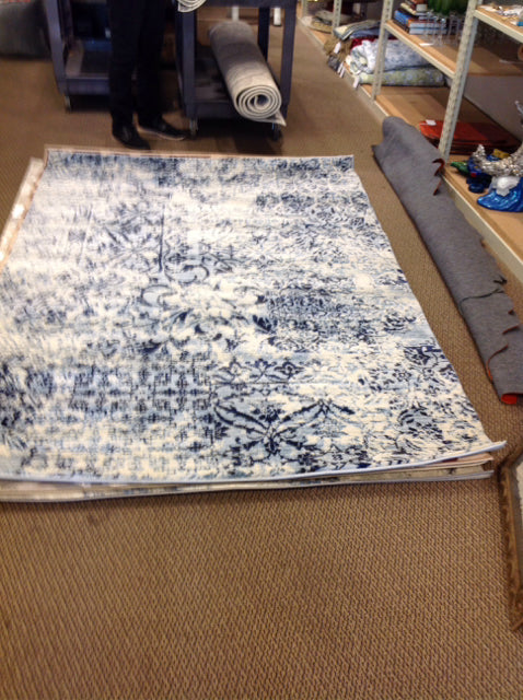 5'x7.5' Blue/White Design Rug