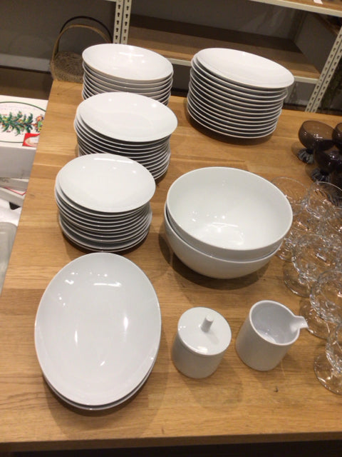 Thomas Loft White Dinner Service For 10 PPS For 4 +++