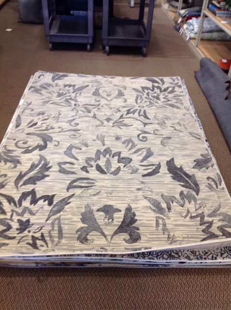 5'x7.5' Grey/Tan Leaf Design Rug