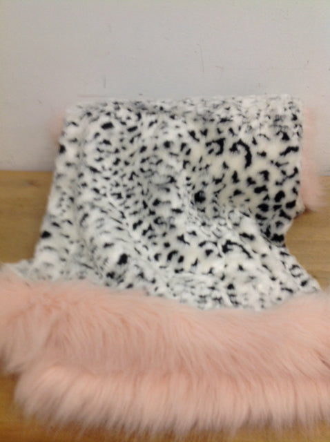 Throw- Faux Fur Print W Pink Trim