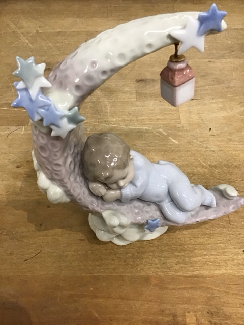 7" Lladro #6479 Heavenly Slumber