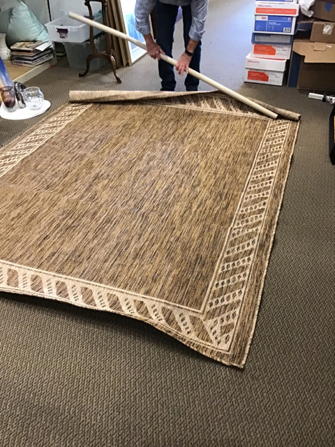 7'x9'.5' Indoor Outdoor Tan Rug w/Brown