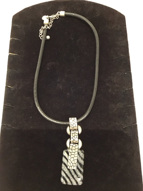 Chico's Black Leather Necklace w/Glass Pendant