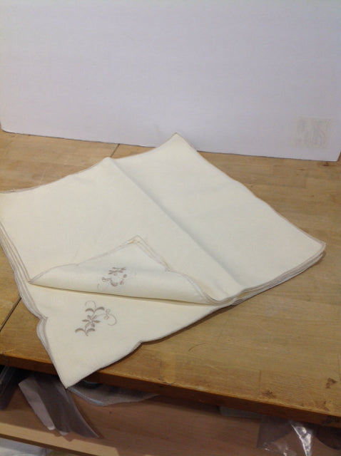 Set/8 Ivory Dinner Napkins
