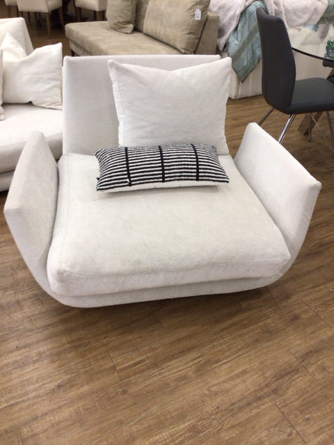 Desiree Italian furniture Tuliss Swivel Chair