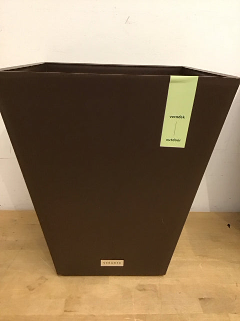 19" Veradek V-Resin Taper Planter