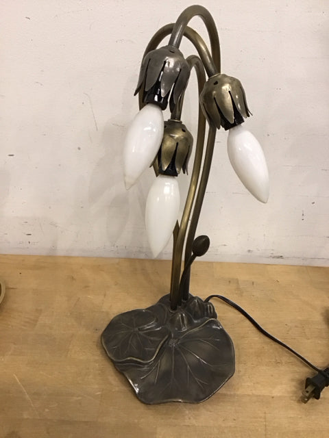 16" Lily Pad Metal Table Lamp