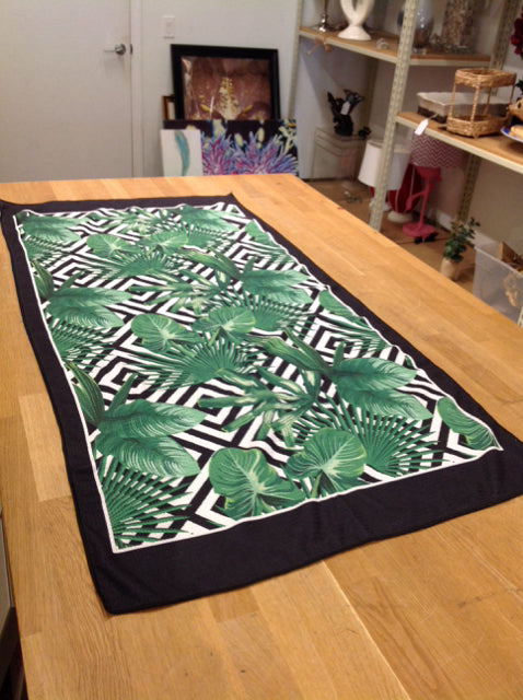 55" Green Leaf Tropical Throw
