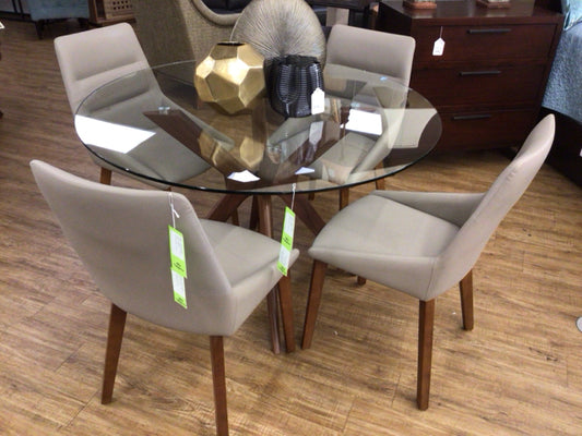 47" City Furniture Round Glass Top Dining Table W/4 Chairs